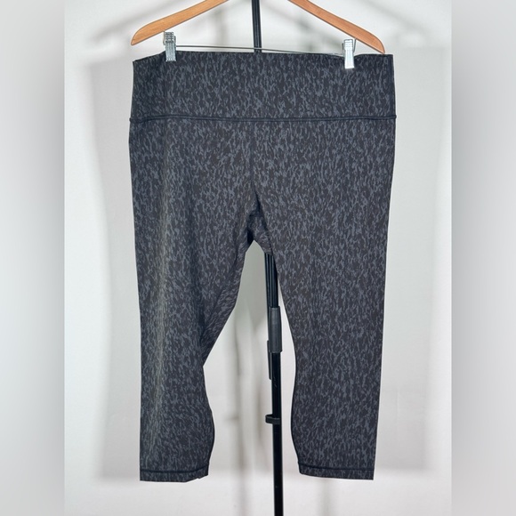 NWOT Lululemon Wunder Under High-Rise Crop 23" *Full-On Luxtreme Leopard Camo - Picture 4 of 5